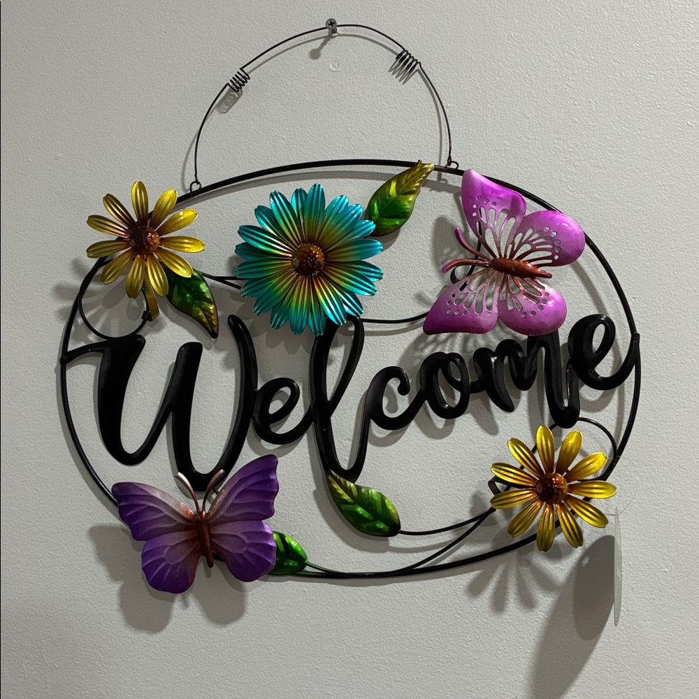 NWT- Vibrant Round Metal Welcome Sign with Butterflies 🦋 and Flowers 💐